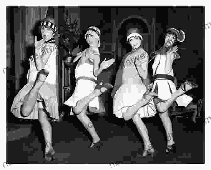 Flappers In The 1920s Fashion In The Time Of The Great Gatsby (Shire Library USA 773)